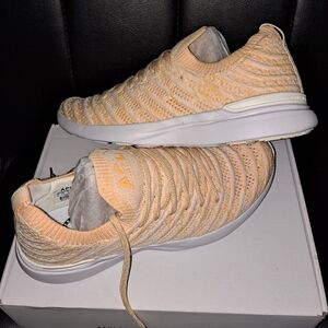 APL Women's Techloom Wave Sneakers